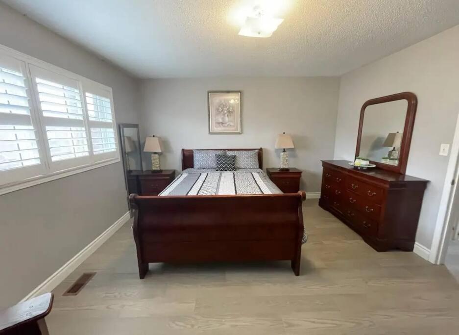 Elegant & Luxurious 3 Bedroom Home Mississauga Exterior photo