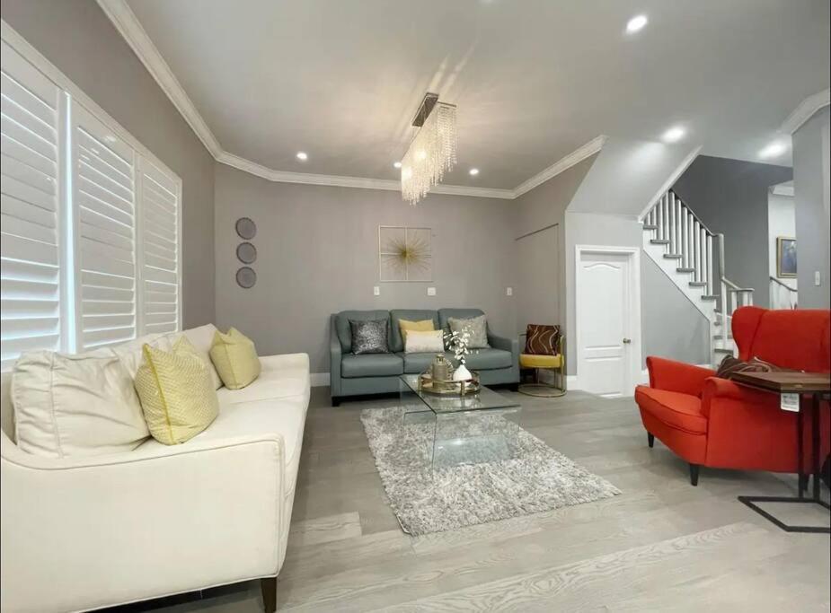 Elegant & Luxurious 3 Bedroom Home Mississauga Exterior photo
