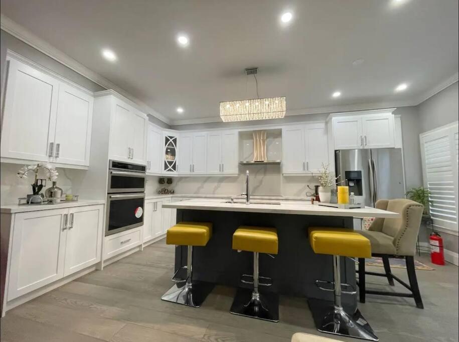 Elegant & Luxurious 3 Bedroom Home Mississauga Exterior photo
